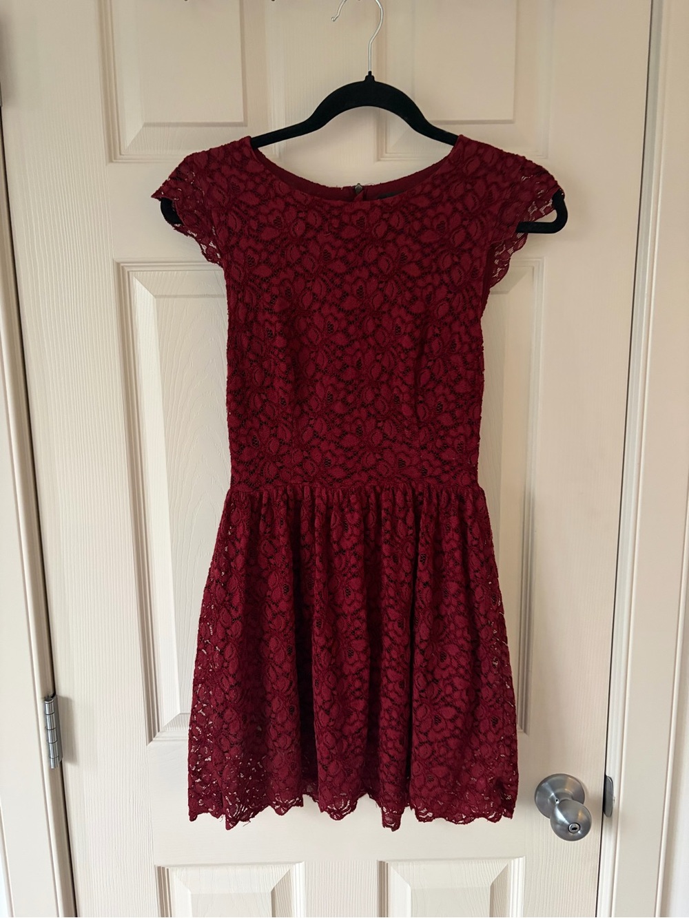 🌹 TALULA - Aritzia - Size 2 - Red Lacey Dress
